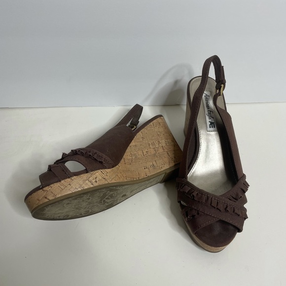 American Eagle Brown Wedge Sandal Heels Size 9 Women’s With Ruffles - Picture 3 of 8